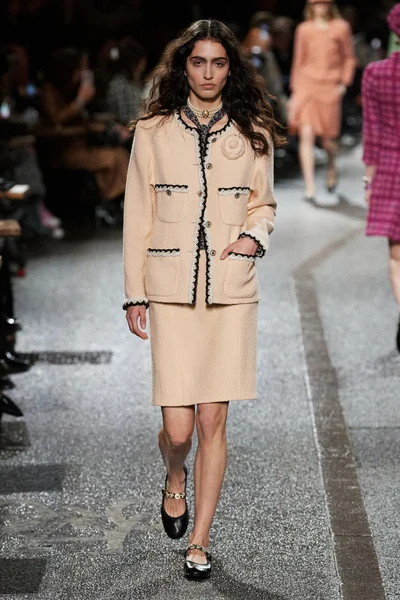 Look 10